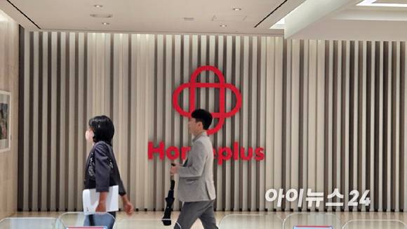 홈플러스 회생계획안 제출이 임박한 가운데 정상화를 위한 다양한 방안이 거론되고 있다. 사진은 서울 강서구 홈플러스 본사 입구. [사진=아이뉴스24 DB]