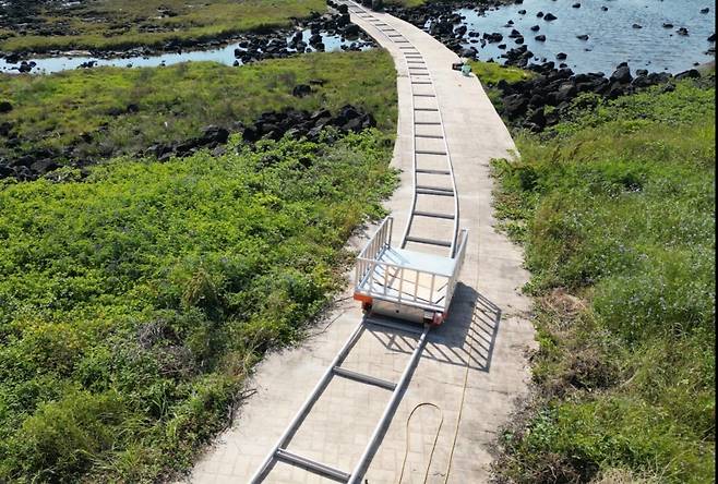 제주 서귀포시 대정읍 일과1일 어촌계에 설치된 소라운반기 (서귀포시 제공)