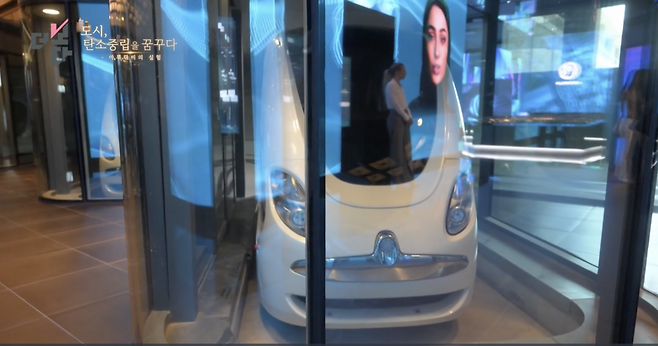 마스다르 시티에서 운행 중인 PRT (무인 궤도 전기차량)