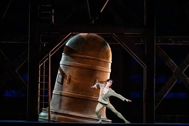 파리오페라발레단의 '노트르담 드 파리'./©Julien Benhmou