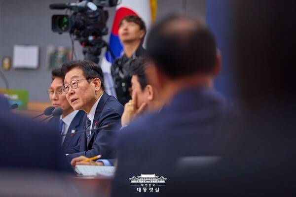 ▲ 지난 19일 업무보고 성평등가족부 업무보고를 받고 있는 이재명 대통령. 사진=대통령실