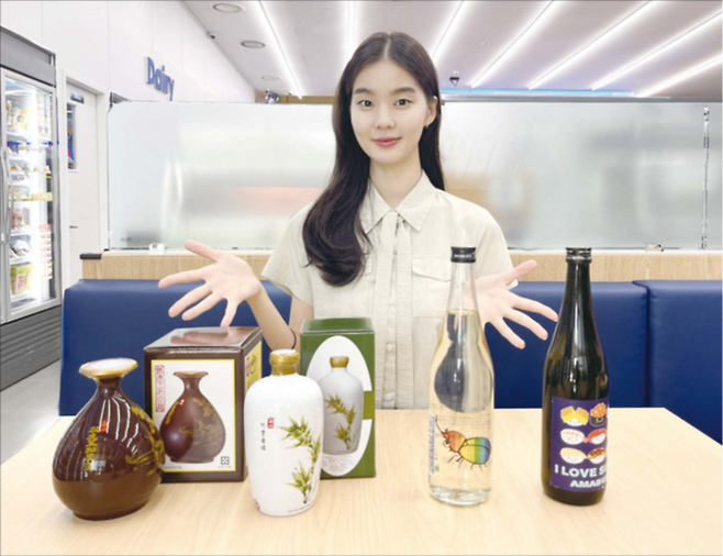 GS리테일에서 바이주, 사케 카테고리 매출이 전년 대비 3.5배 성장했다. 서양술로 몰린 관심이 동양술로 옮겨오고 있다는 평가다. (GS리테일 제공)