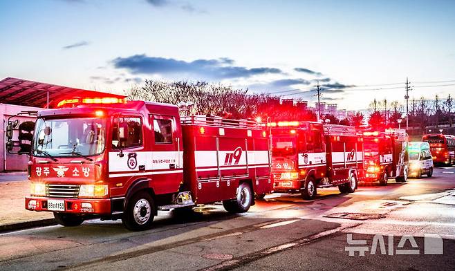 [광주=뉴시스] 광주 소방차량 출동. (사진=뉴시스 DB). photo@newsis.com *재판매 및 DB 금지