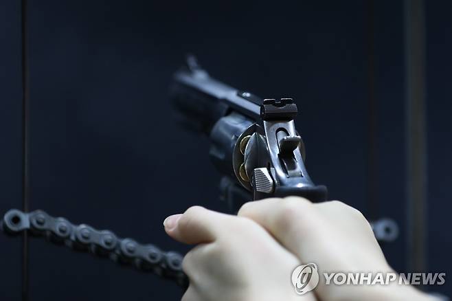 권총 사격 ※ 위 사진은 기사 내용과 직접적인 관련이 없습니다.[연합뉴스 자료사진]