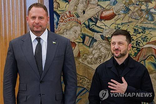 젤렌스키 대통령과 예르마크 전 비서실장(좌) [AFP 연합뉴스 자료사진. 재판매 및 DB 금지]