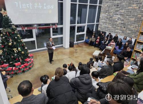 ◇북한 이탈 청소년들의 직업 교육 기관인 해솔직업사관학교 김영우 이사장이 지난 22일 크리스마스 축하 행사에서 인사말을 하고 있다.