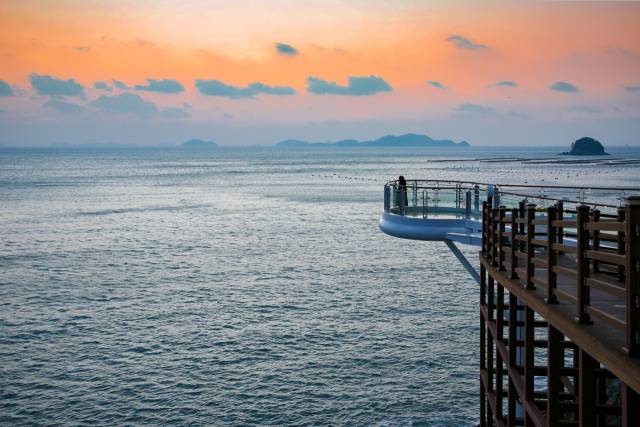 땅끝탑 전망대에서 만난 장엄한 노을. 김도훈 기자