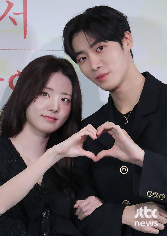 22일 오후 서울 CGV용산아이파크몰에서 영화 '오늘 밤, 세계에서 이 사랑이 사라진다 해도(이하 '오세이사')' 언론시사회가 열렸다. 김혜영 감독, 배우 추영우, 신시아가 참석했다. 박세완 엔터뉴스팀 기자 park.sewan@jtbc.co.kr