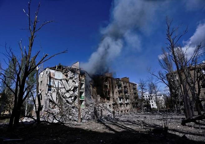 도네츠크주 코스티안티니우카 전선 지역에서 러시아군의 공격으로 파손된 아파트 건물. 로이터연합뉴스
