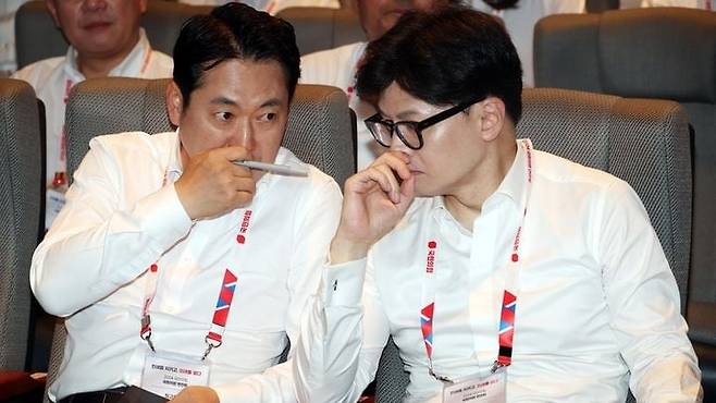 국민의힘 장동혁(왼쪽) 대표와 한동훈 전 대표