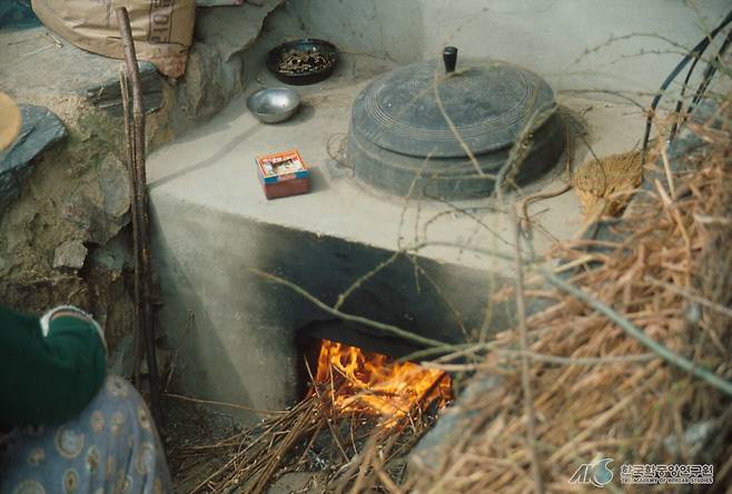 온돌에 불 때는 아궁이. /한국학중앙연구원 제공