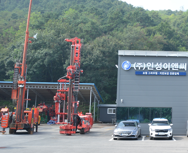 경기 안성에 위치한 직영 공장은 주기장과 R&D 연구소, 실습실, 직원 기숙사를 갖추고 있다.