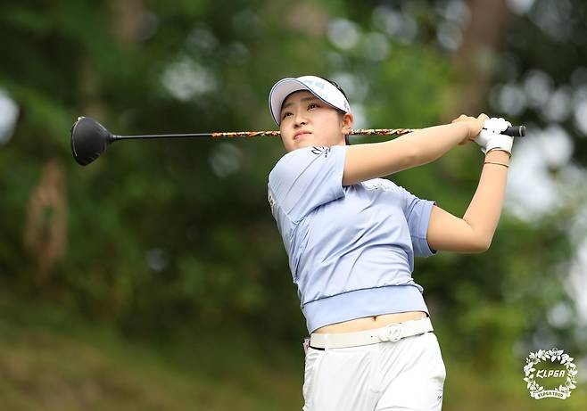 올 시즌 한국여자프로골프(KLPGA)투어 대상을 차지한 유현조가 샷을 하고 있다. KLPGA투어 제공