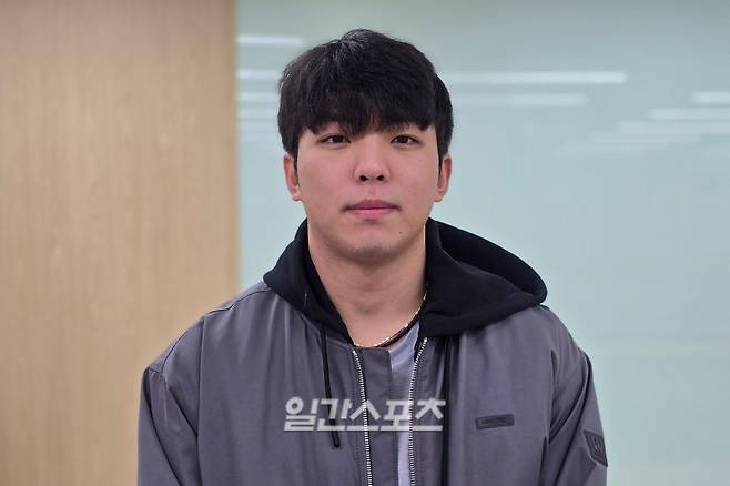 인터뷰 중인 김영웅. IS포토