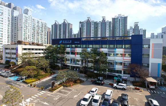 강남구가 국내 안전 분야 최고 권위를 가진 상인 안전경영대상에서 지방자치단체로는 처음으로 기타산업 부문 대상을 수상했다. 사진은 강남구청 전경. [사진=강남구]