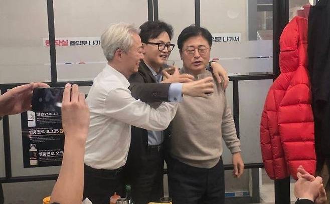 (사진 왼쪽부터) 김근식 교수, 한동훈 전 국민의힘 대표, 김종혁 전 국민의힘 최고위원 (김종혁 전 최고위원 SNS)