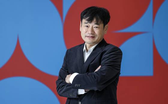 김학주 한동대 AI융합학부 교수가 11일 서울 상암동 중앙일보를 찾았다. 그는 금융 전문지 '아시아머니'에서 2006~2008년 3년 연속 ‘한국 최우수 애널리스트’로 뽑혔다. 삼성증권 리서치센터 센터장, 우리자산운용 운용총괄 최고투자책임자(CIO), 한가람투자자문 CIO, 한국거래소 상장심의위원 등을 역임했다. 2015년부터 한동대에서 창업 분야 강의를 하고 있으며, 투자 기업 '김학주 리서치'를 통해 첫 번째 창업 기업인 에이치이엠 파마를 코스닥에 상장했다. 김성룡 기자