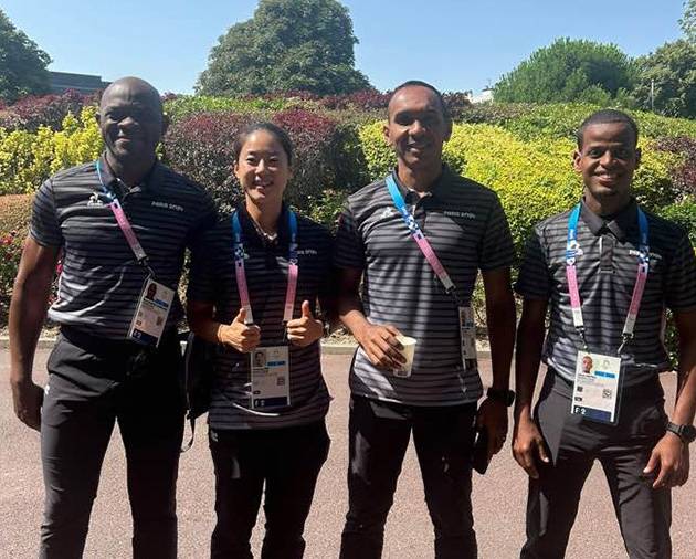 김유정 심판(왼쪽에서 두번째)이 2024 파리올림픽 남자축구 도미니카공화국과 우즈베키스탄의 경기에 배정된 심판진과 함께 기념촬영하고 있다. 대한축구협회 홈페이지