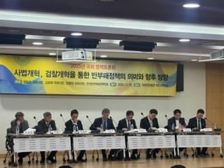 19일 국회의원회관에서 한국반부패정책학회가 주최한 2025년 국회 정책토론회 및 반부패청렴대상 시상식이 열렸다. 나경식 기자