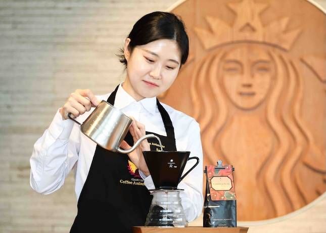 스타벅스 21대 커피 앰배서더 김윤하 파트너. / 사진=스타벅스 코리아