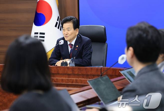 정동영 통일부 장관이 지난 19일 이재명 대통령에게 2026년도 업무보고를 한 직후 브리핑을 하고 있다. ⓒ News1 임세영 기자