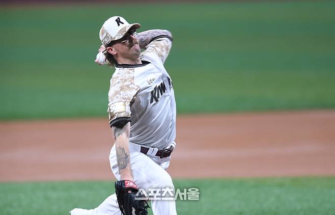 키움 선발투수 웰스가 25일 고척스카이돔에서 열린 2025 KBO리그 LG와 경기에서 역투하고 있다. 고척 | 최승섭기자 thunder@sportsseoul.com