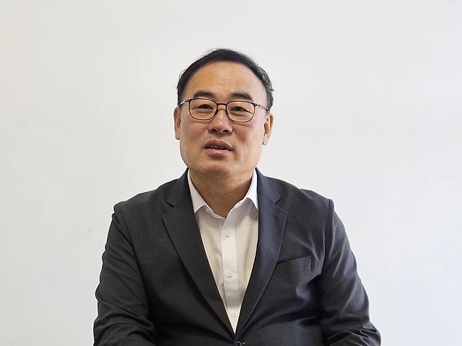 지난달 그래핀스퀘어 포항 공장 준공식에서 만난 홍병희 그래핀스퀘어 대표 겸 서울대 화학부 교수./포스텍