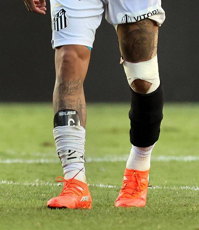 네아마르는 고질적인 왼쪽 무릎 부상으로 경기력이 예전 같지 않다는 평가를 받았다. 산투스=로이터 연합뉴스