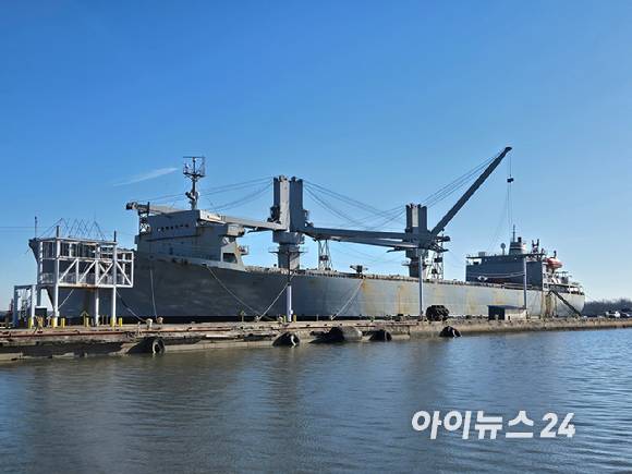 미국 펜실베이니아주 필라델피아 네이드 야드에 정박해 있는 미 해군 함정. [사진=최란 기자]