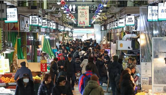 서울 시내의 한 전통시장. [사진=연합뉴스]