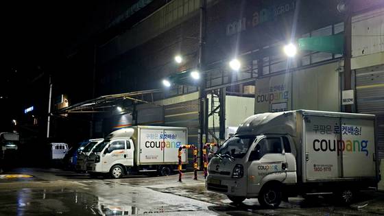 쿠팡 개인정보 유출 사태 이후 배송 물량이 10~20% 줄었다. 사진은 지난 23일 오후 9시에 찾은 서울 구로구 구로1캠프 전경. 노유림 기자