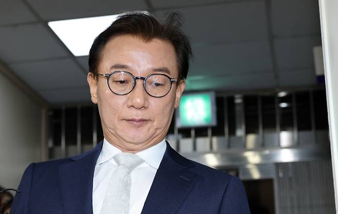 통일교 금품수수 의혹을 받는 전재수 전 해양수산부 장관이 지난 19일 오전 서울 서대문구 경찰청 국가수사본부로 조사받기 위해 출석하고 있다. 최기웅 기자