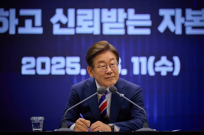 이재명 대통령이 지난 6월 11일 서울 영등포구 여의도 한국거래소(KRX)에서 불공정거래 근절을 위한 현장 간담회를 하고 있다. /사진=이재명 대통령 인스타그램