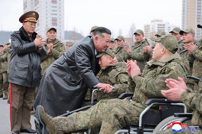 This photo, carried by North Korea's official Korean Central News Agency on Dec. 13, 2025, shows leader Kim Jong-un attending a welcoming ceremony the previous day for North Korean military engineer troops who returned home after being deployed to Russia's Kursk region to remove landmines amid the Russia-Ukraine war. [YONHAP]