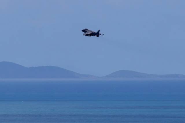 24일(현지 시간) 푸에르토리코 세이바에 위치한 옛 루즈벨트 로즈 해군 기지에서 미 해병대 소속 전투기가 이륙하고 있다. 로이터연합뉴스