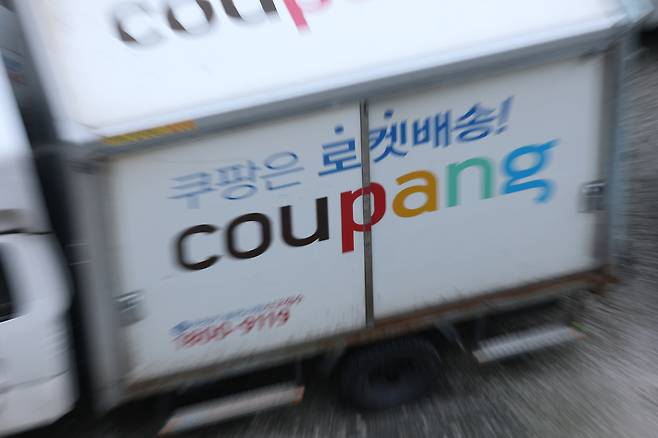 서울 시내 한 주차장에 쿠팡 배달 차량이 주차돼 있다. 연합뉴스
