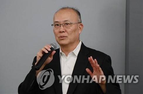 발언하는 데이비드 김 필리조선소 최고경영자 (필라델피아=연합뉴스) 이지헌 특파원 = 지난 22일(현지시간) 미국 펜실베이니아주 필라델피아의 한화필리조선소에서 데이비드 김 최고경영자(CEO)가 발언하고 있다. 2025.12.25 pan@yna.co.kr