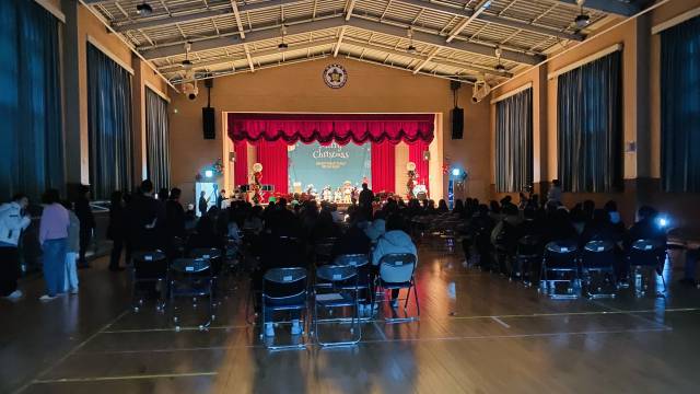 12월 24일 오전 9시30분 '골볼' 영화 시사회에 앞서 학생들이 준비한 공연이 진행되고 있는 모습 = 최광현 기자.