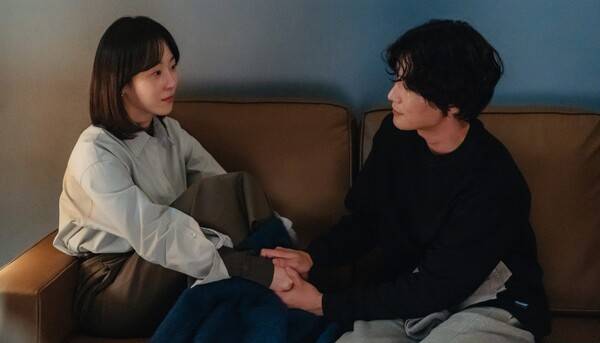 '러브 미' 스틸 컷 / 사진=JTBC·SLL·하우픽쳐스