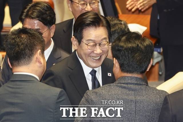 서울 아파트 매매가격이 46주 연속 상승세를 이어가고 있다. 이재명 정부가 서울 집값 안정을 위해 세 차례 발표한 부동산 대책이 사실상 통하지 않았다. /국회=배정한 기자