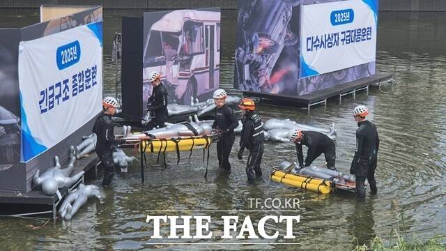 대구소방안전본부가 지난 8월 29일 남구 대봉교 일원에서 실시한 긴급구조종합훈련. /대구시