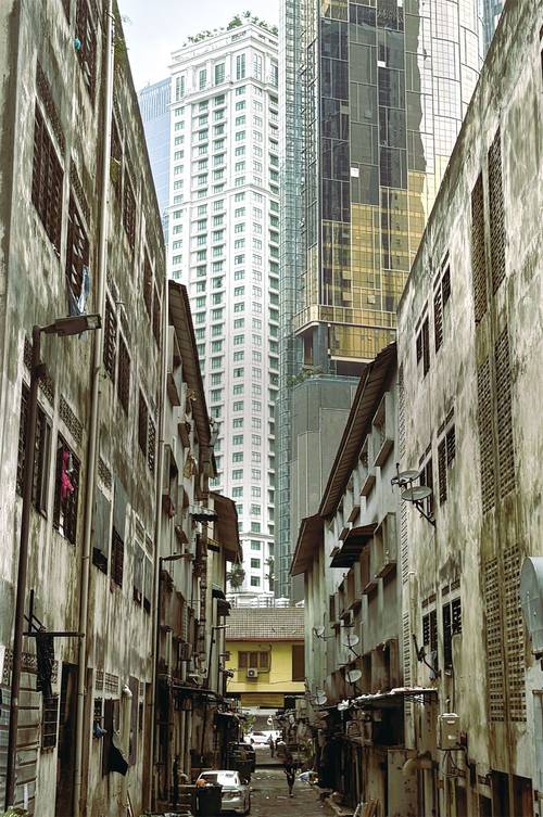 낡고 오래된 쿠알라룸푸르의 골목길