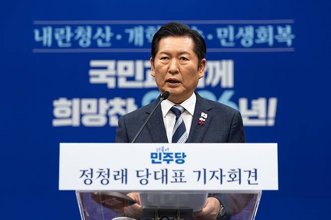 정청래 더불어민주당 대표가 26일 서울 여의도 국회에서 취임 후 열린 첫 공식 기자회견에서 발언하고 있다. 2025.12.26/뉴스1