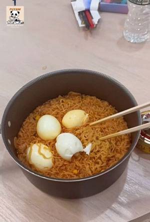 추성훈이 공개한 달걀 4개가 든 라면/사진=추성훈 인스타그램 캡쳐