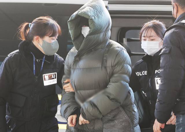 ▲ 마약 혐의로 수사선상에 오른 상태에서 해외로 도피했다가 체포된 남양유업 창업주 외손녀 황하나 씨가 26일 경기도 안양시 수원지방법원 안양지원에서 열린 구속 전 피의자 심문(영장실질심사)에 출석하고 있다. 2025.12.26 연합뉴스