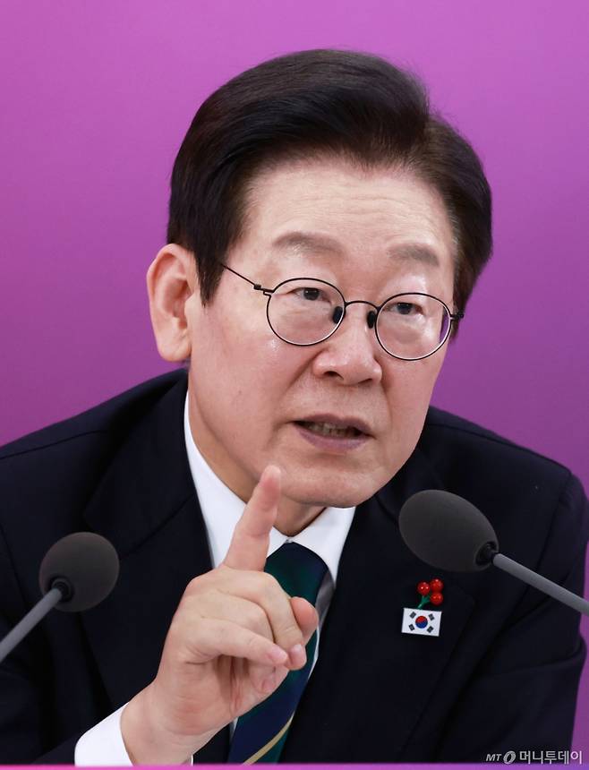 (부산=뉴스1) 허경 기자 = 이재명 대통령이 23일 부산 동구 해양수산부 청사에서 열린 해수부(해양경찰청) 업무보고에서 발언하고 있다. (대통령실통신사진기자단) 2025.12.23/뉴스1  Copyright (C) 뉴스1. All rights reserved. 무단 전재 및 재배포,  AI학습 이용 금지. /사진=(부산=뉴스1) 허경 기자