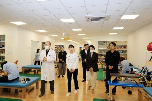 황유민이 롯데의료재단 보바스어린이재활센터에 2년 연속 기부했다./와우매니지먼트그룹