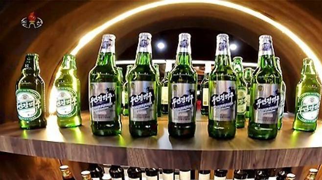 조선중앙TV는 "라선시에서 두만강맥주집을 새로 일떠세우고 봉사를 시작했다"고 보도했다. 연합뉴스