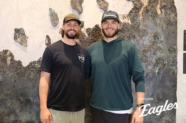 와이스(왼쪽)와 폰세. /사진=한화 이글스 제공