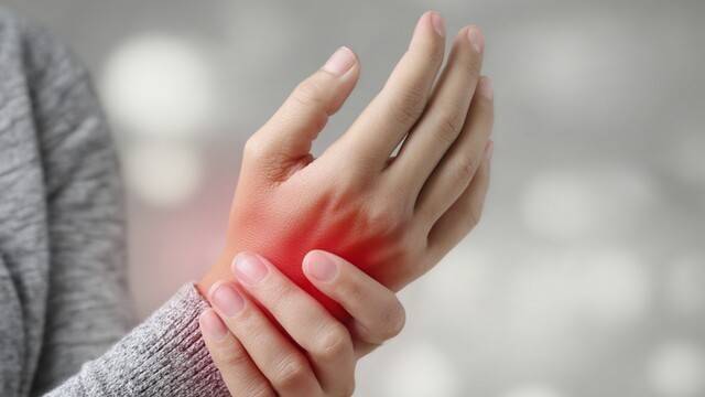 밤마다 심해지는 손목 저림, 단순 피로 아닌 '손목터널증후군'｜출처: 클립아트코리아